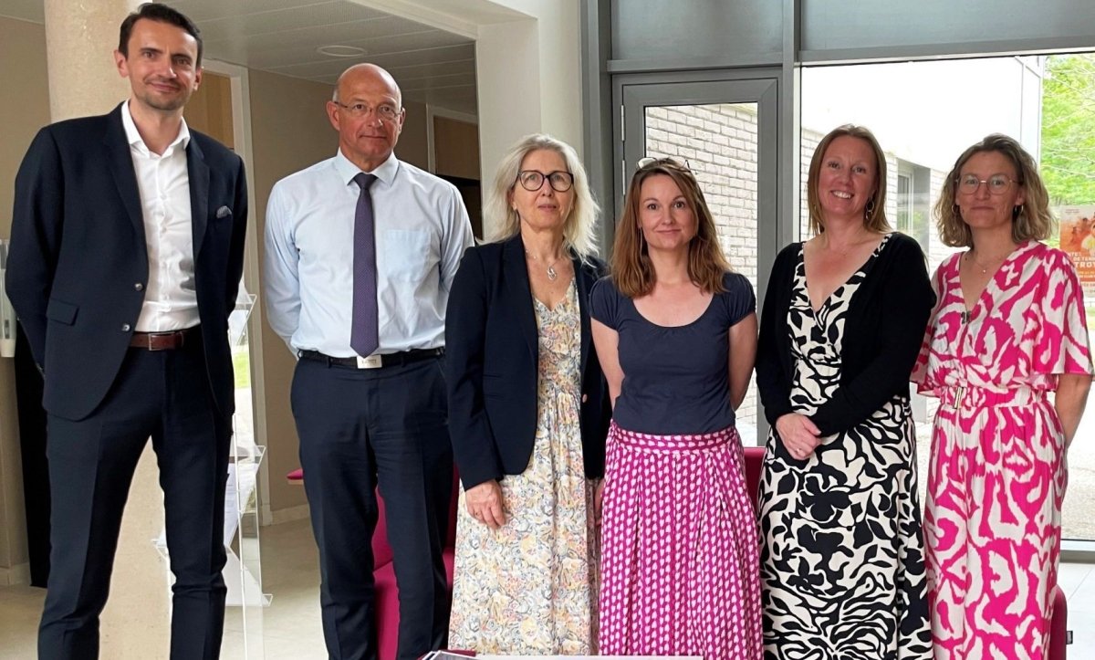 De gauche à droite : Valentin Doligé (Directeur Général d’ORCOM) et les Experts-comptables Associés Thierry Mignon, Virginie Vellut, Gaëlle Fournet, Angélique Lugnier et Aurélie Rety-Boisfard De gauche à droite : Valentin Doligé (Directeur Général d’ORCOM) et les Experts-comptables Associés Thierry Mignon, Virginie Vellut, Gaëlle Fournet, Angélique Lugnier et Aurélie Rety-Boisfard