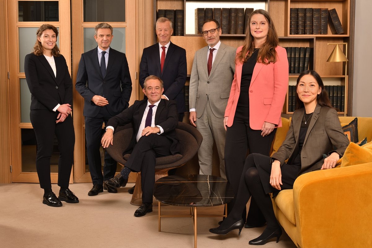 © Come BARDON / De gauche à droite : Juliette Halimi, Arnaud Burg, Bernard Tezé, Jérôme Lombard-Platet, Christophe Billet, Audrey Clément et Emma Quercy. © Come BARDON / De gauche à droite : Juliette Halimi, Arnaud Burg, Bernard Tezé, Jérôme Lombard-Platet, Christophe Billet, Audrey Clément et Emma Quercy.